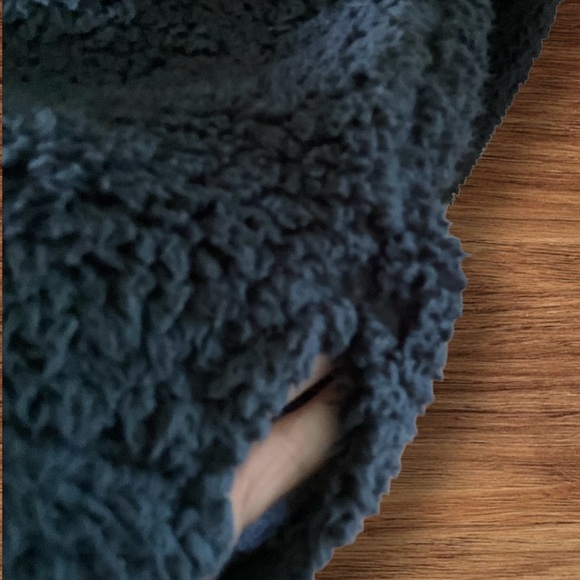 Port Authority Men’s Ultra Lite Faux Fur Pullover, Quarter Zip Long Sleeve Sz XL - Picture 4 of 8